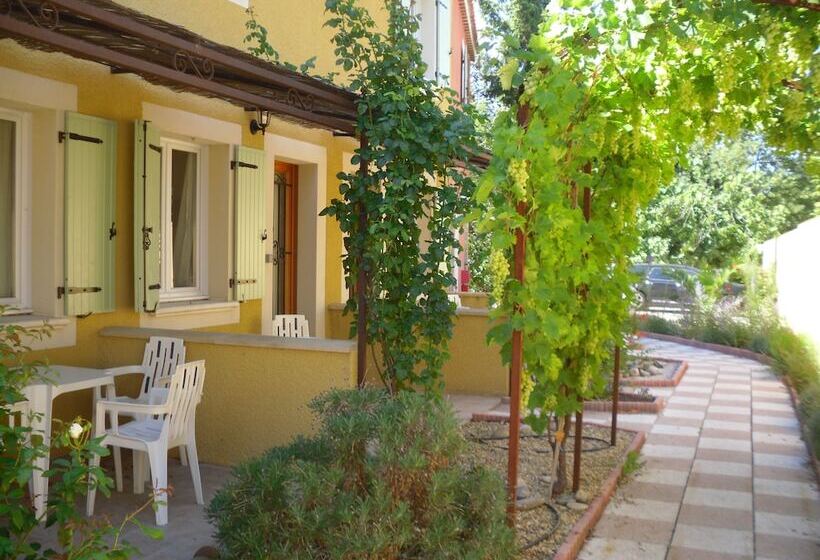 هتل Appart  Court Inn Suites