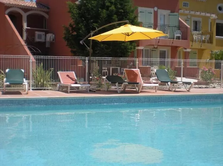 호텔 Appart  Court Inn Suites