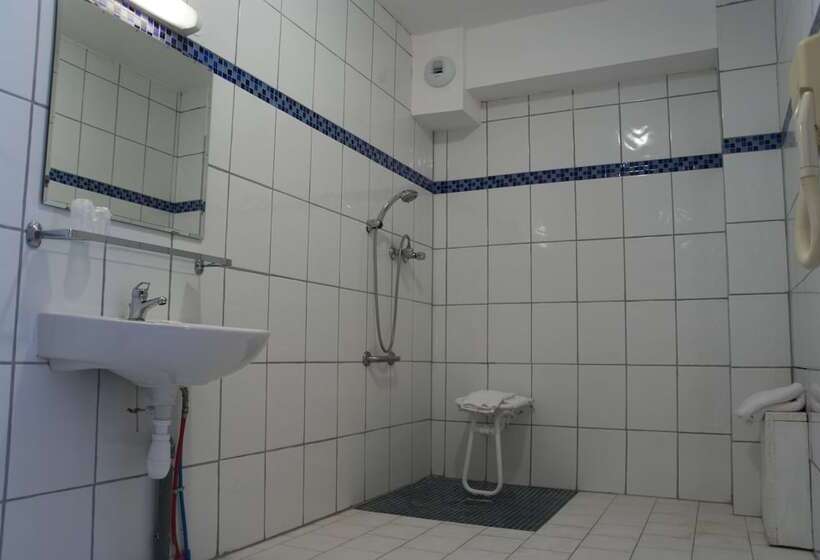 هتل Appart  Court Inn Suites