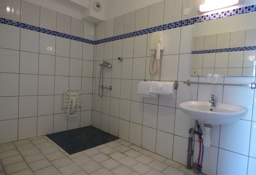 هتل Appart  Court Inn Suites