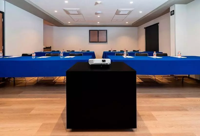 هتل City Express by Marriott Chihuahua