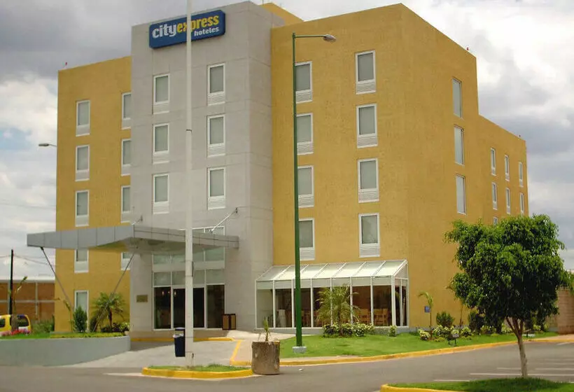 فندق City Express Tepatitlán