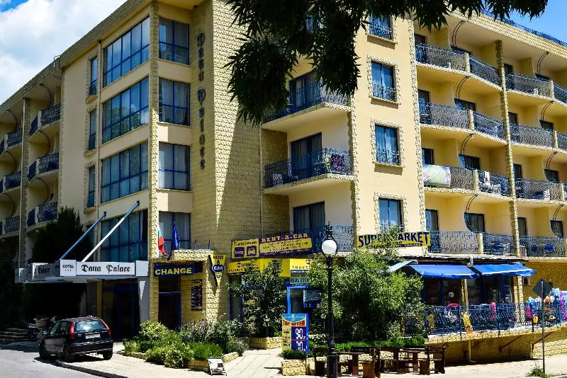 ホテル Dana Palace