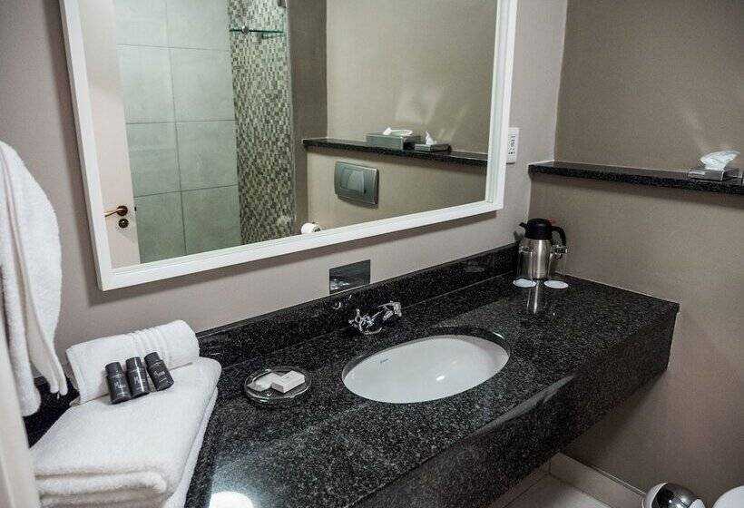 בית מלון כפרי The Kelway