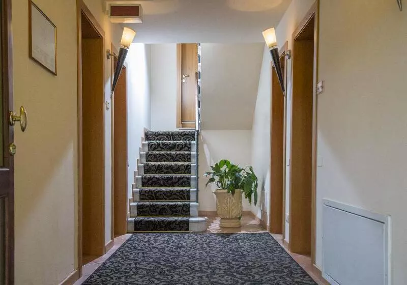 酒店 Venice Resort Airport