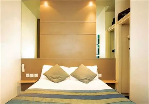 Chancellors Hotel & Conference Centre