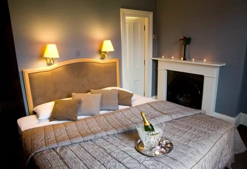 Chancellors Hotel & Conference Centre