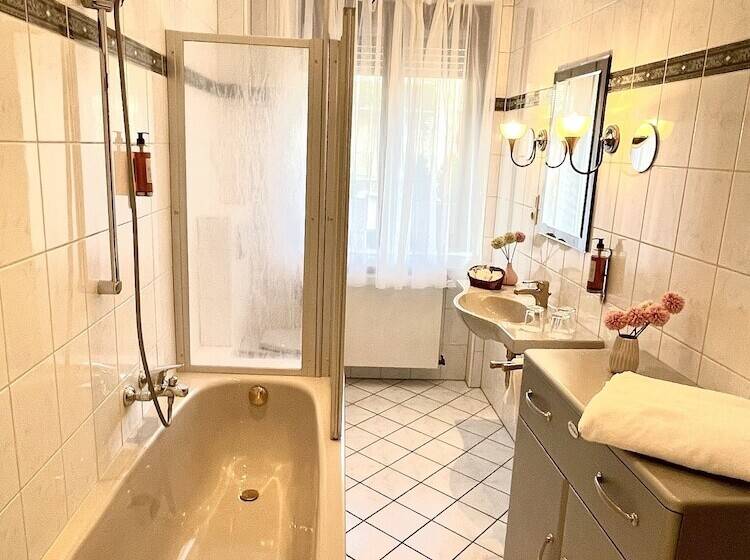 בית מלון כפרי Altdeutsche Weinstube  Superior