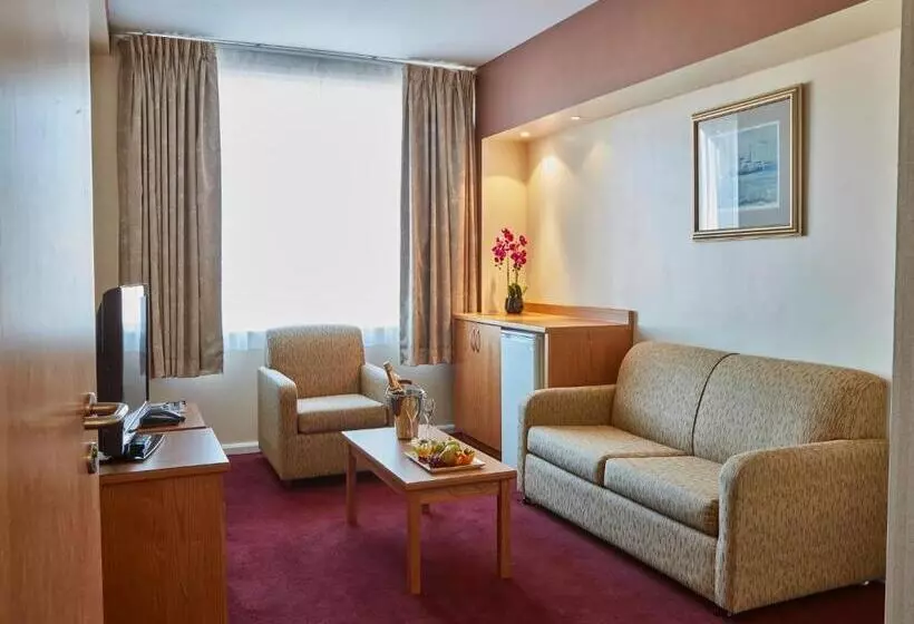 酒店 Future Inn Cardiff Bay