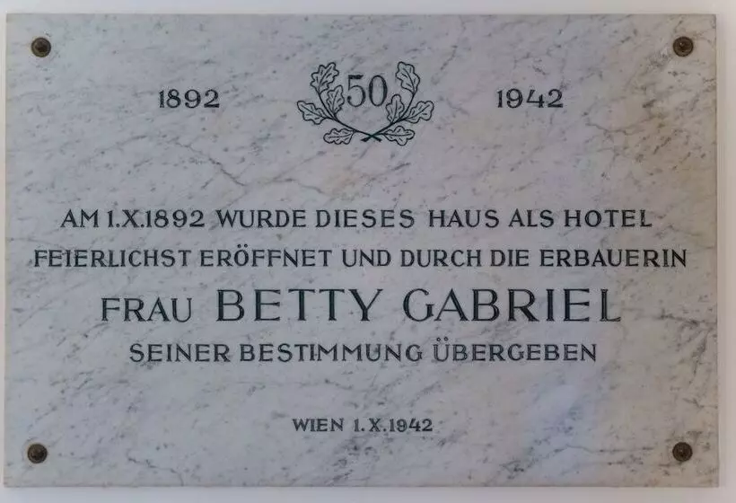 Garten  Und Kunsthotel Gabriel City