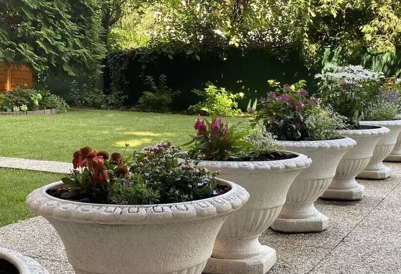 Garten  Und Kunsthotel Gabriel City