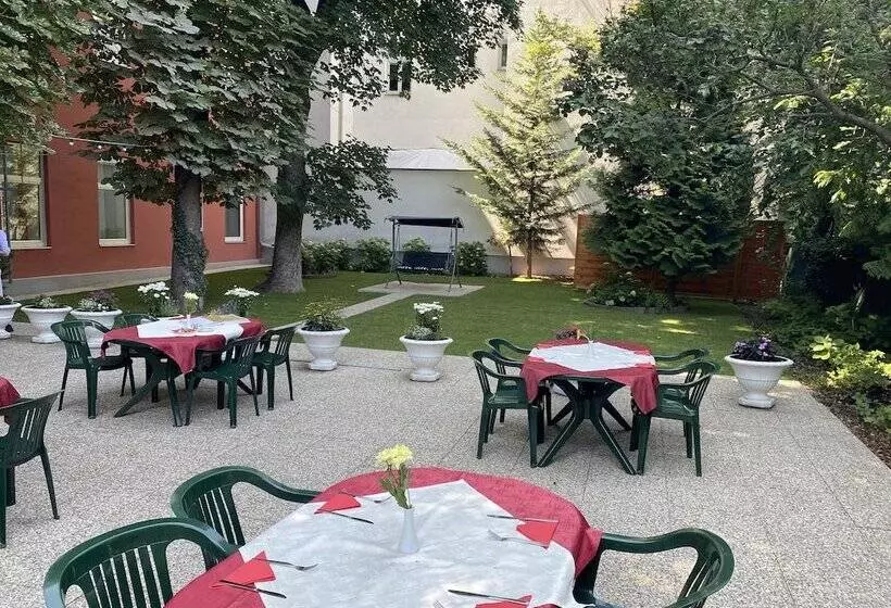 Garten  Und Kunsthotel Gabriel City