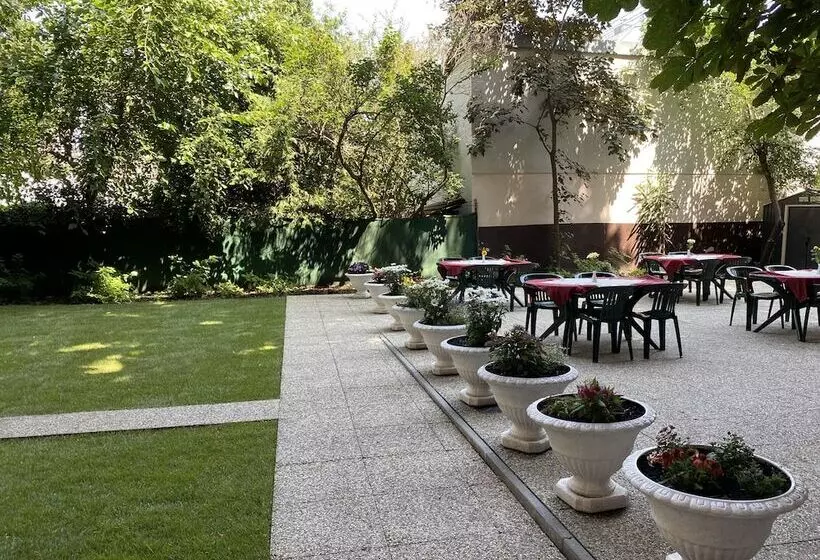 Garten  Und Kunsthotel Gabriel City