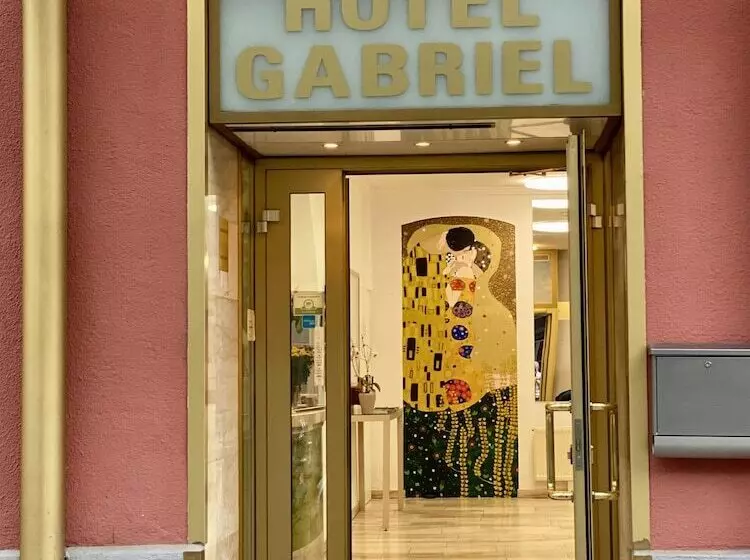 Garten  Und Kunsthotel Gabriel City