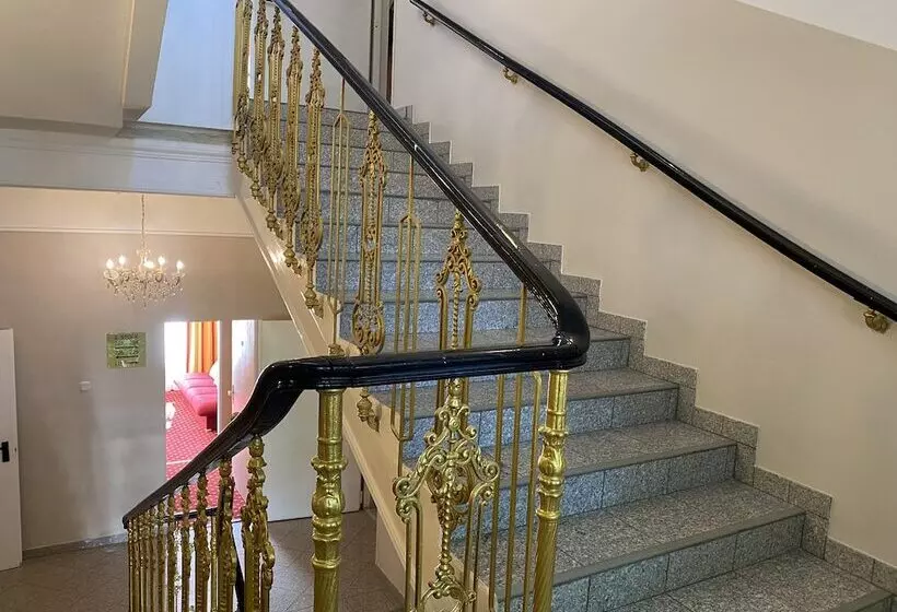 Garten  Und Kunsthotel Gabriel City