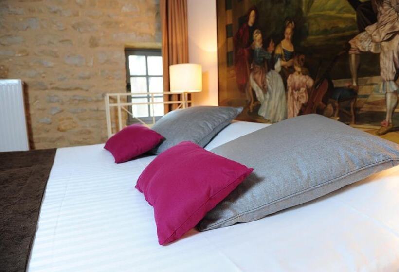 هتل Hôtel Le Château Fort De Sedan