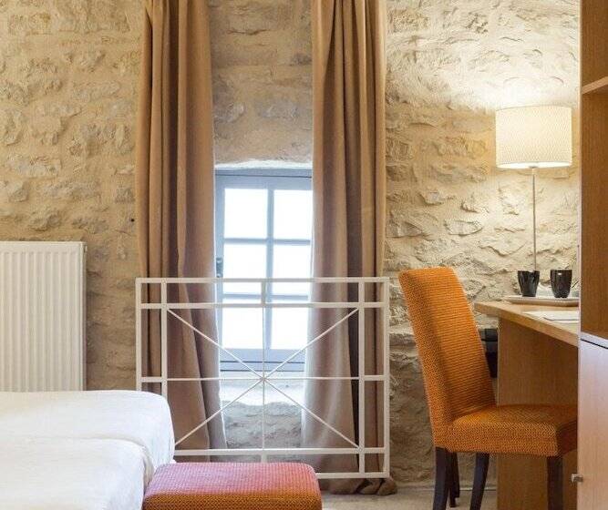 هتل Hôtel Le Château Fort De Sedan