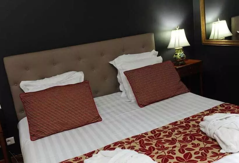 בית מלון כפרי Hôtel Le Château Fort De Sedan