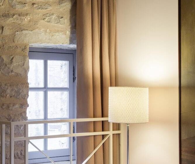 هتل Hôtel Le Château Fort De Sedan