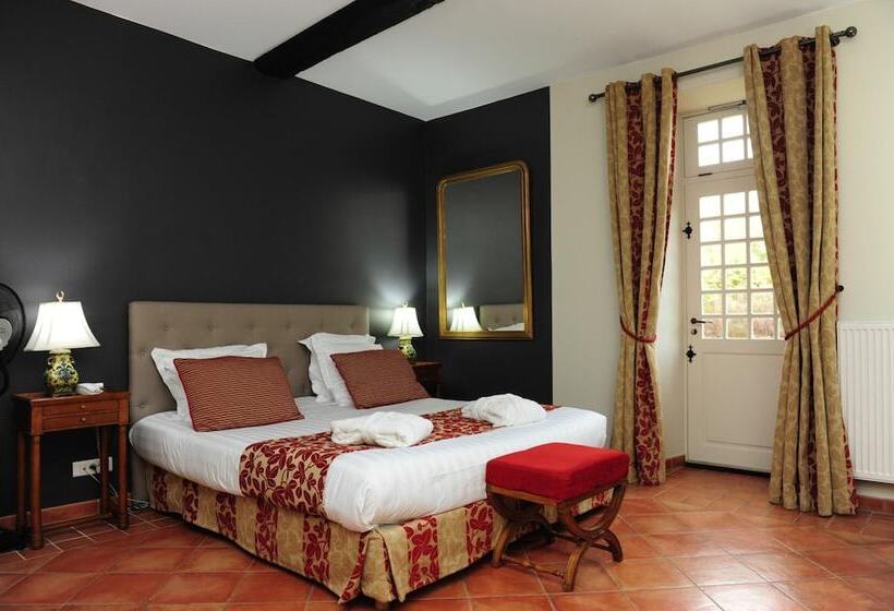 هتل Hôtel Le Château Fort De Sedan