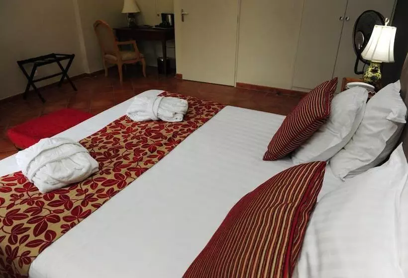 בית מלון כפרי Hôtel Le Château Fort De Sedan