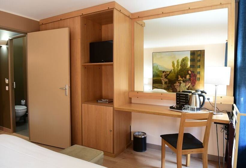 هتل Hôtel Le Château Fort De Sedan