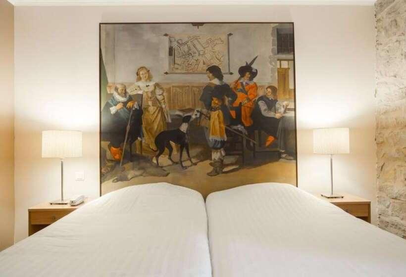 هتل Hôtel Le Château Fort De Sedan