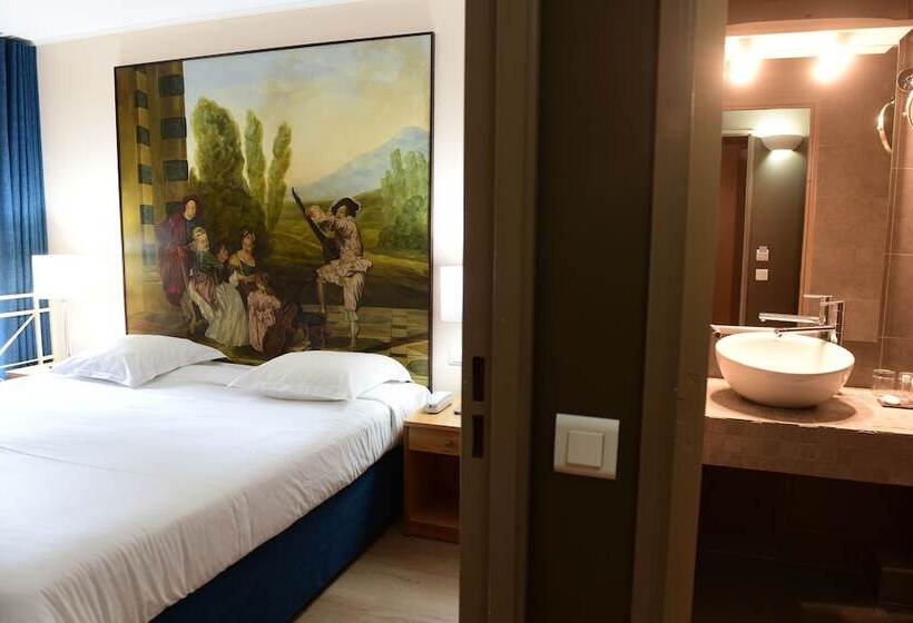 هتل Hôtel Le Château Fort De Sedan