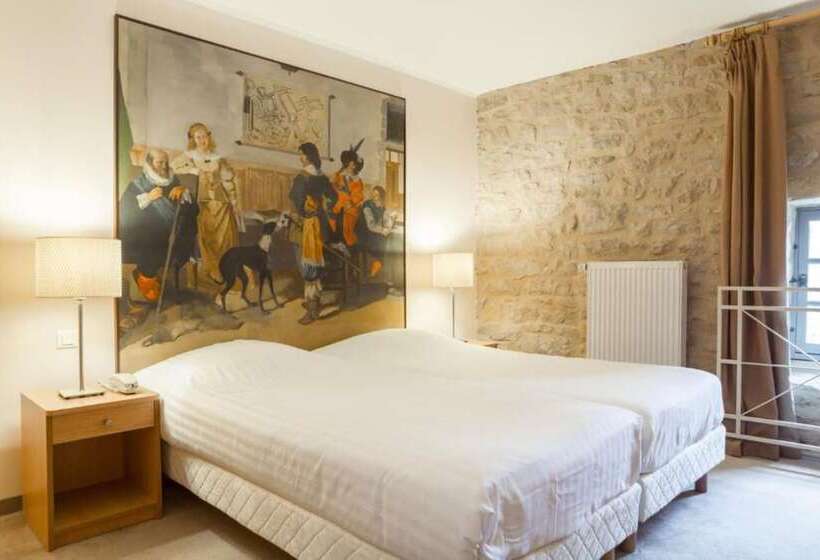 هتل Hôtel Le Château Fort De Sedan