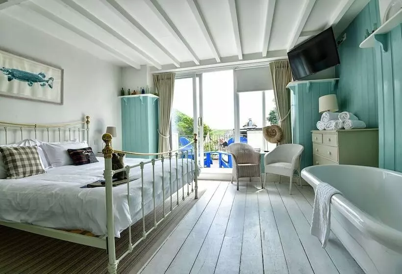 Отель Lulworth Cove Inn