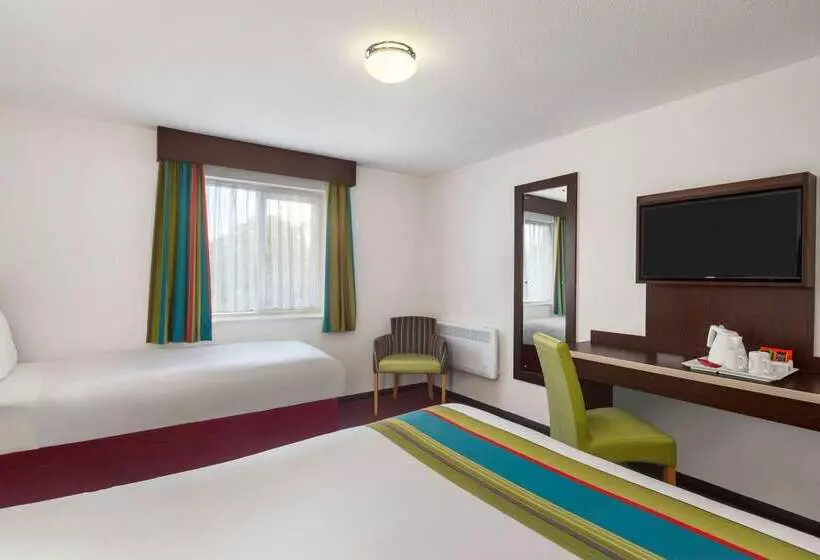 Отель Ramada London South Mimms