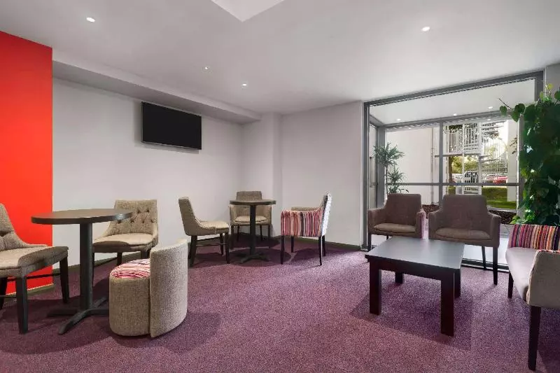 Отель Ramada London South Mimms