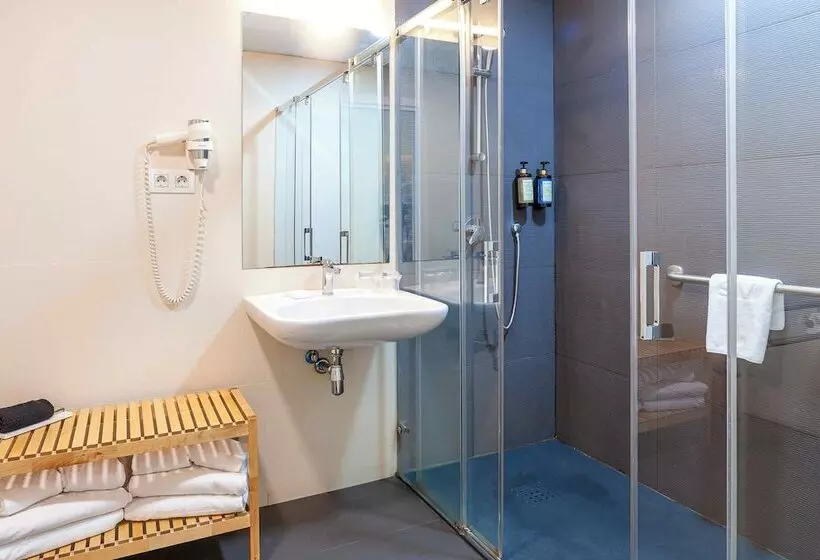 هتل Suites Viena Plaza De Espana