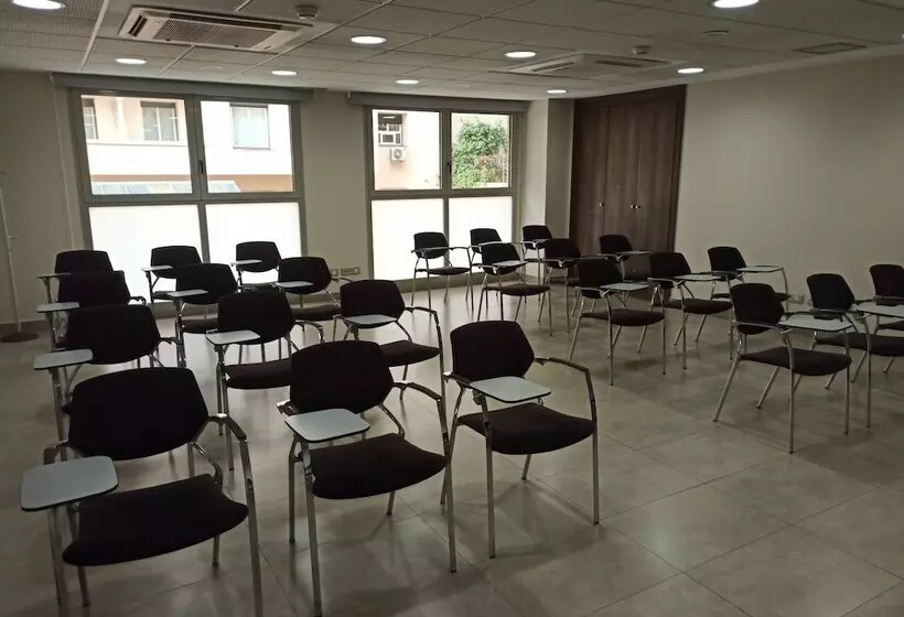 هتل Suites Viena Plaza De Espana