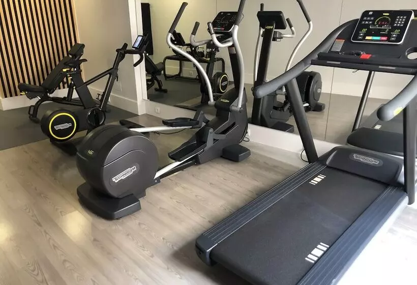 هتل Suites Viena Plaza De Espana