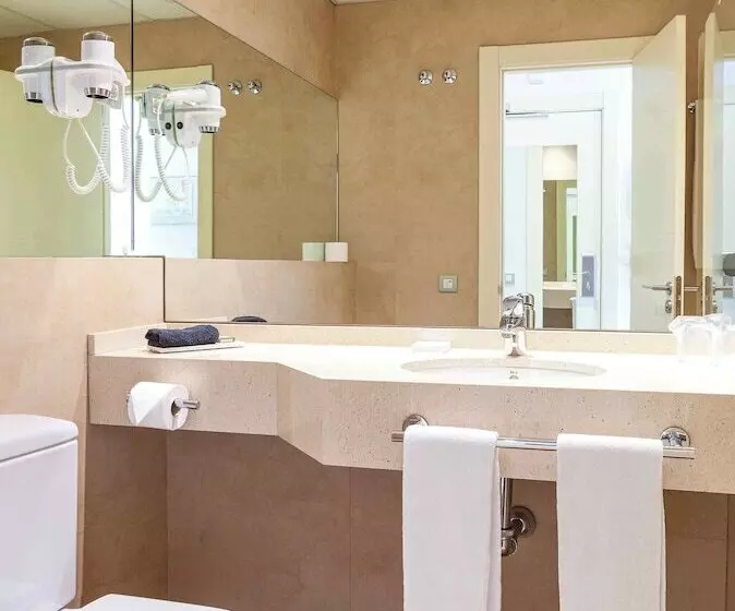 هتل Suites Viena Plaza De Espana