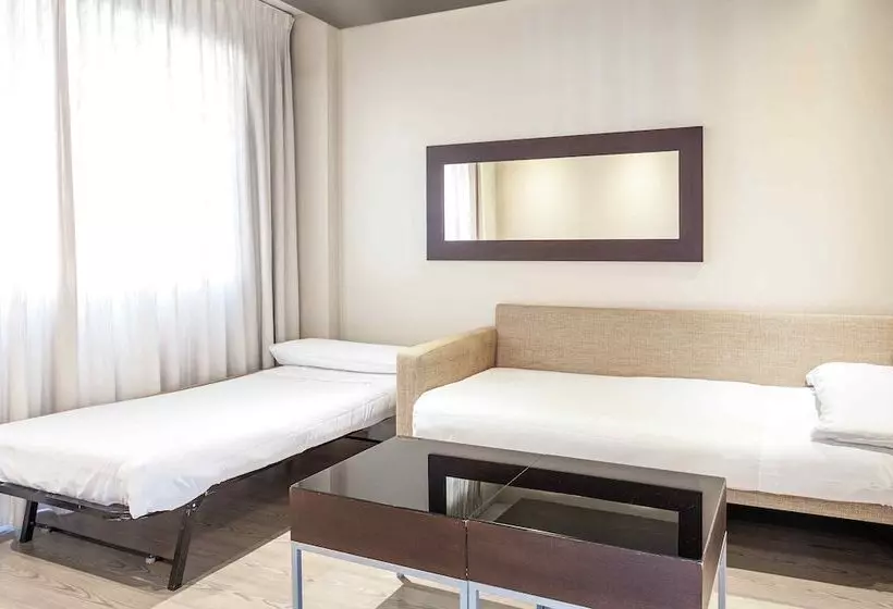هتل Suites Viena Plaza De Espana