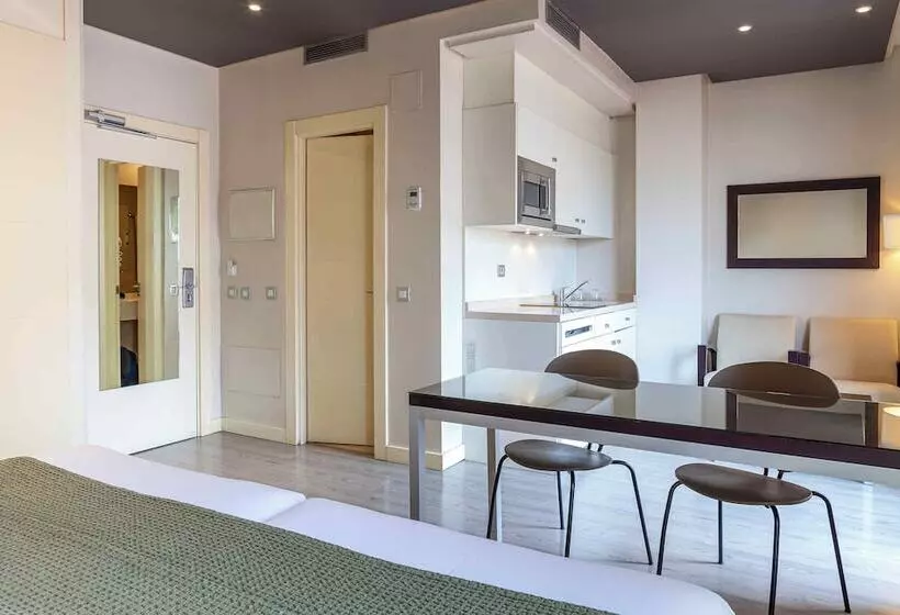 هتل Suites Viena Plaza De Espana