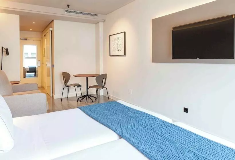 هتل Suites Viena Plaza De Espana