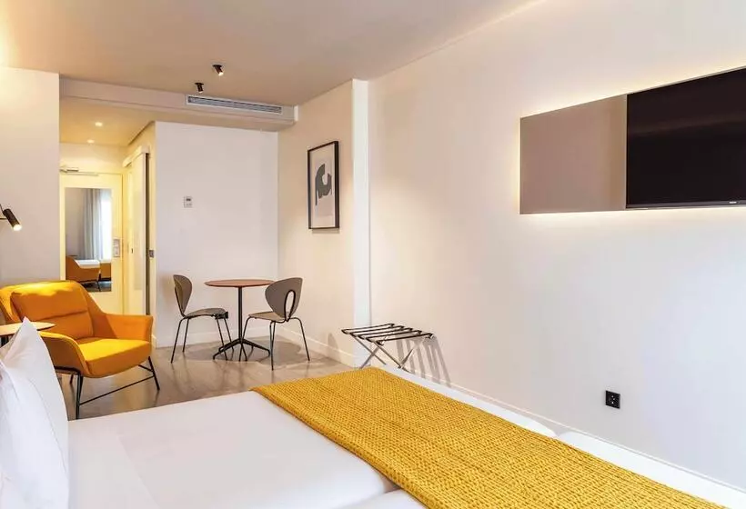 هتل Suites Viena Plaza De Espana