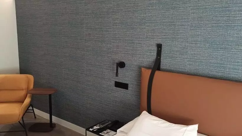 هتل Suites Viena Plaza De Espana