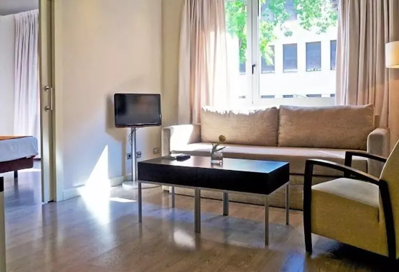 هتل Suites Viena Plaza De Espana