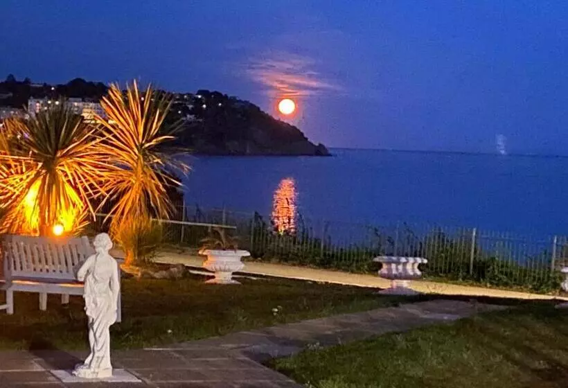 Waters Edge Hotel Torquay