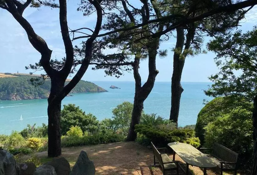 Waters Edge Hotel Torquay