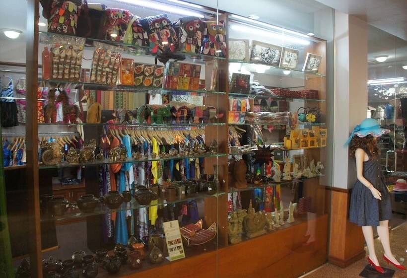 ホテル Angkor Howard