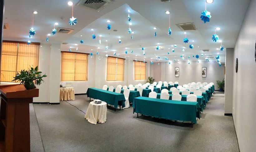 ホテル Angkor Howard