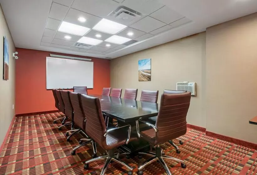 Отель Best Western Plus Red Deer Inn & Suite