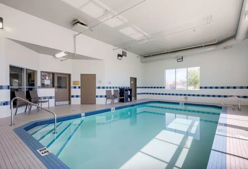 Отель Best Western Plus Red Deer Inn & Suite