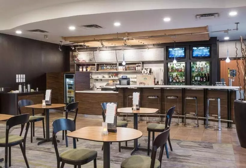 هتل Courtyard By Marriott Toronto Vaughan