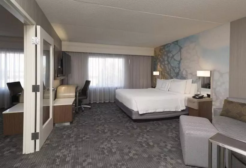 هتل Courtyard By Marriott Toronto Vaughan